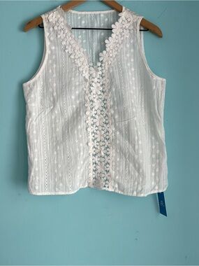 Cupshe Floral Crochet Appliqué Neck Beach Top M Sleeveless Eyelet Vacation White